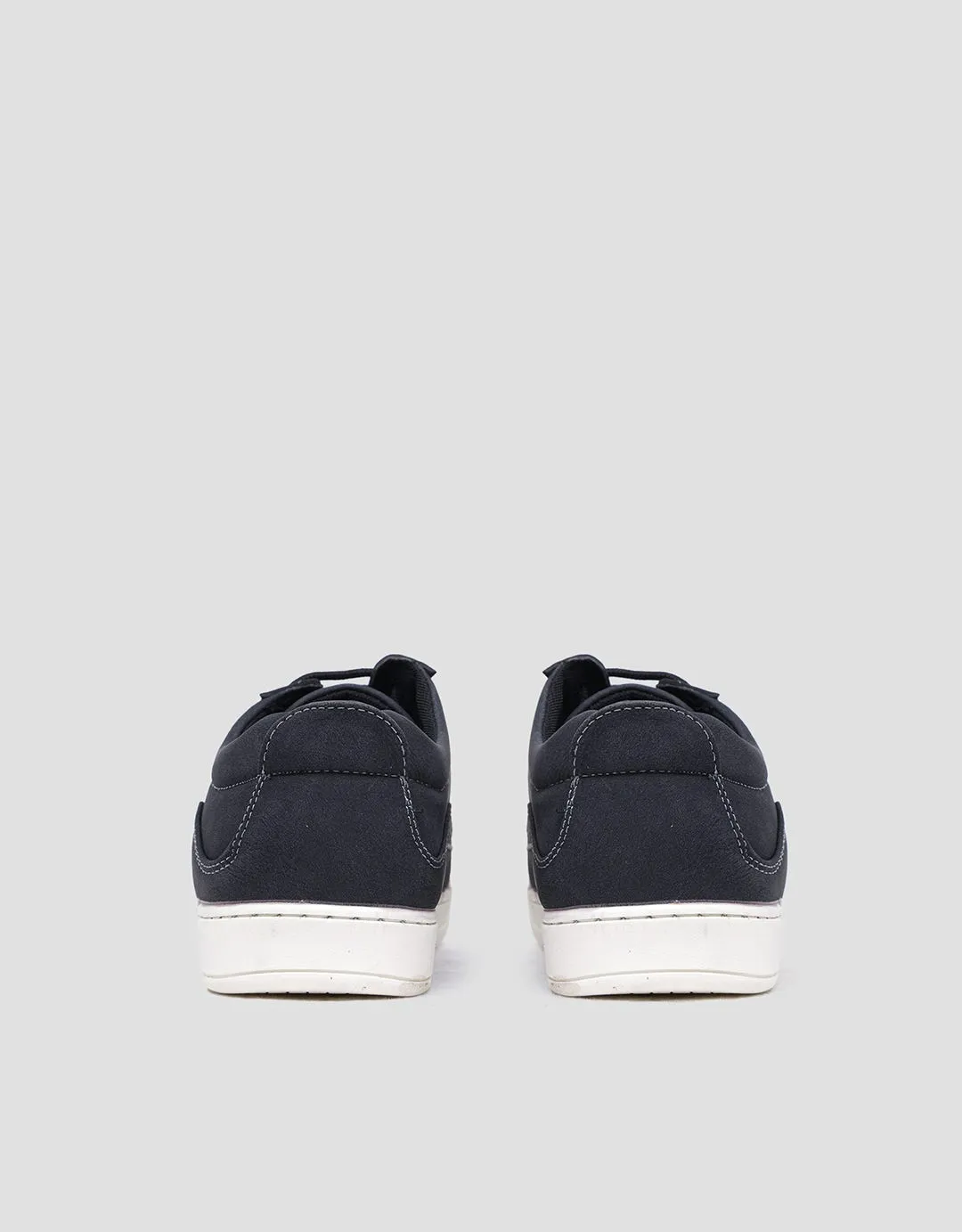 Cole Sepatu Sneakers Pria