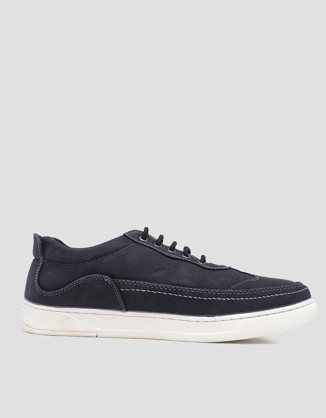 Cole Sepatu Sneakers Pria