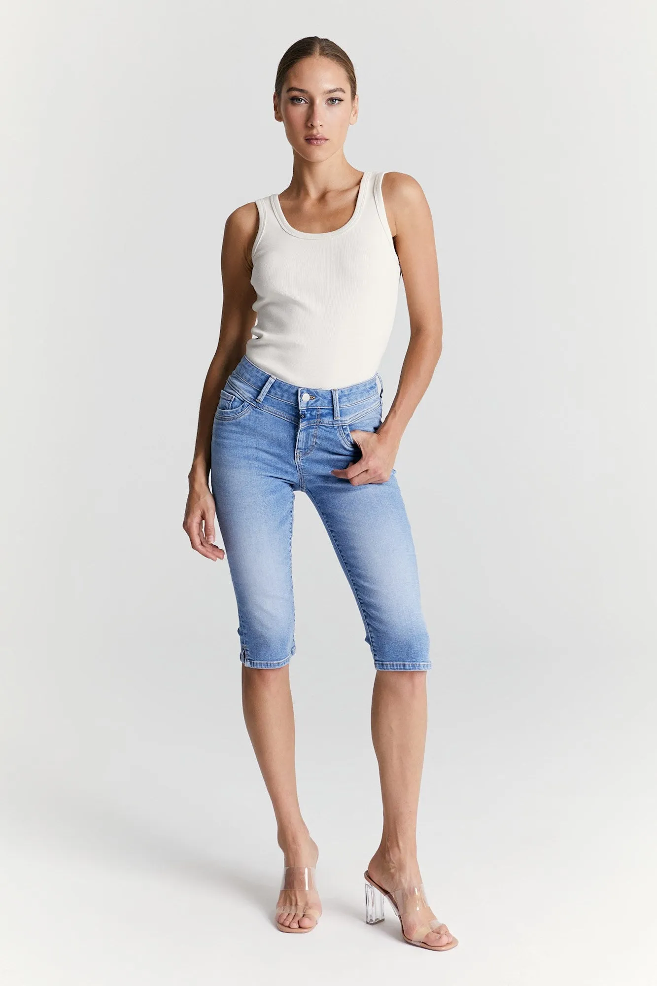 Karen - Skinny Capri Jeans - Light Blue