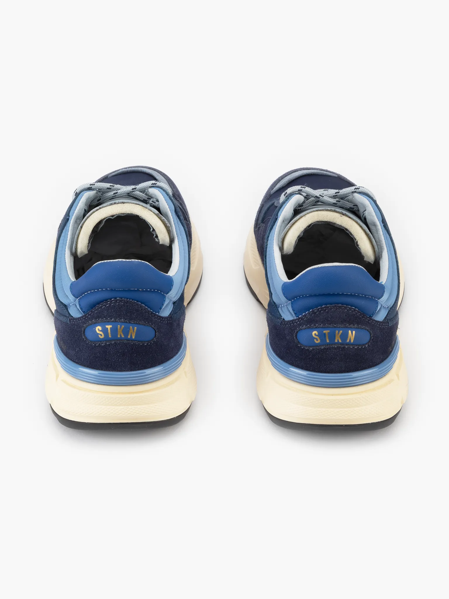 REVERSE ROYAL