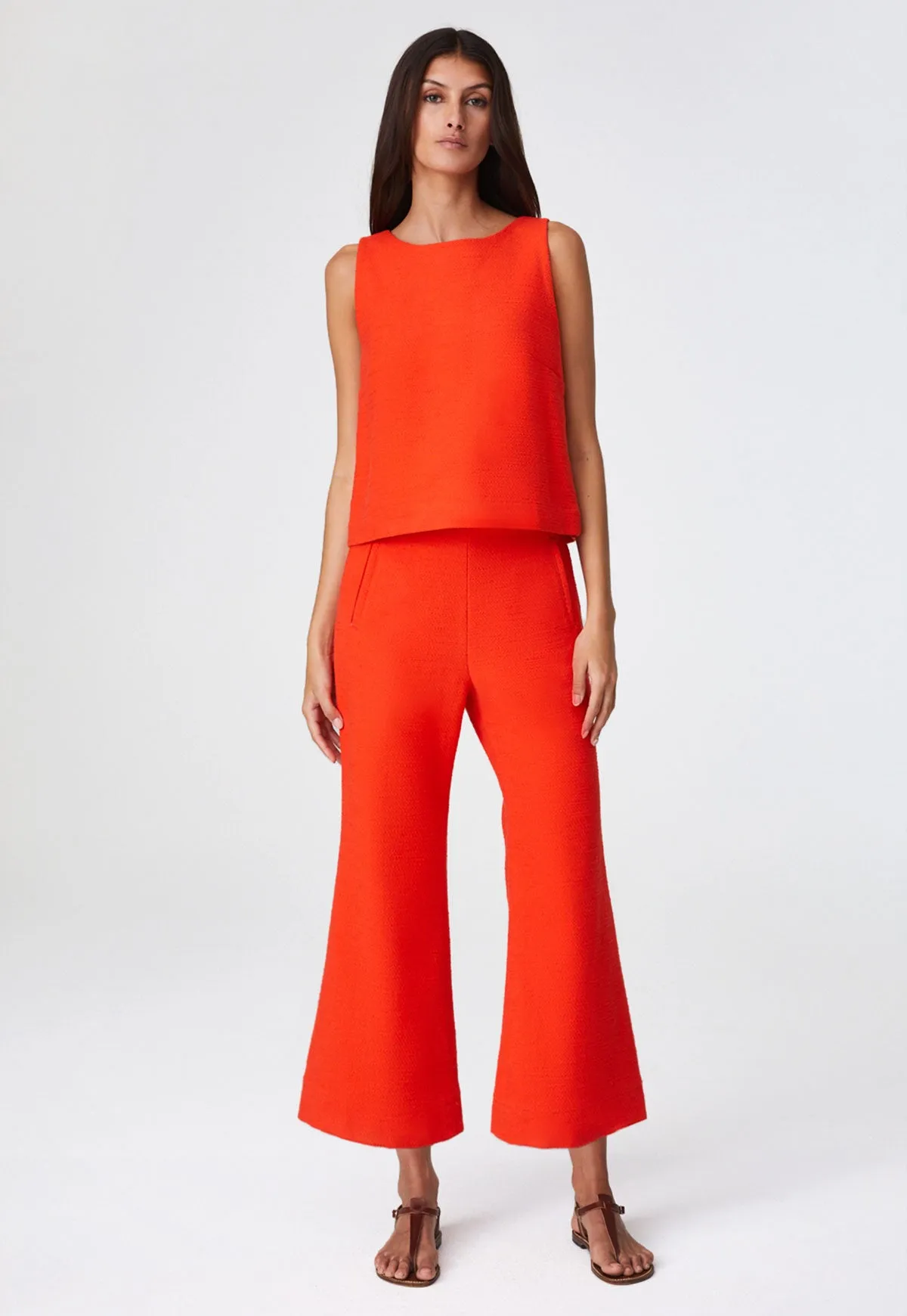 THE SLEEVELESS SHIFT TOP in TOMATO TEXTURED COTTON